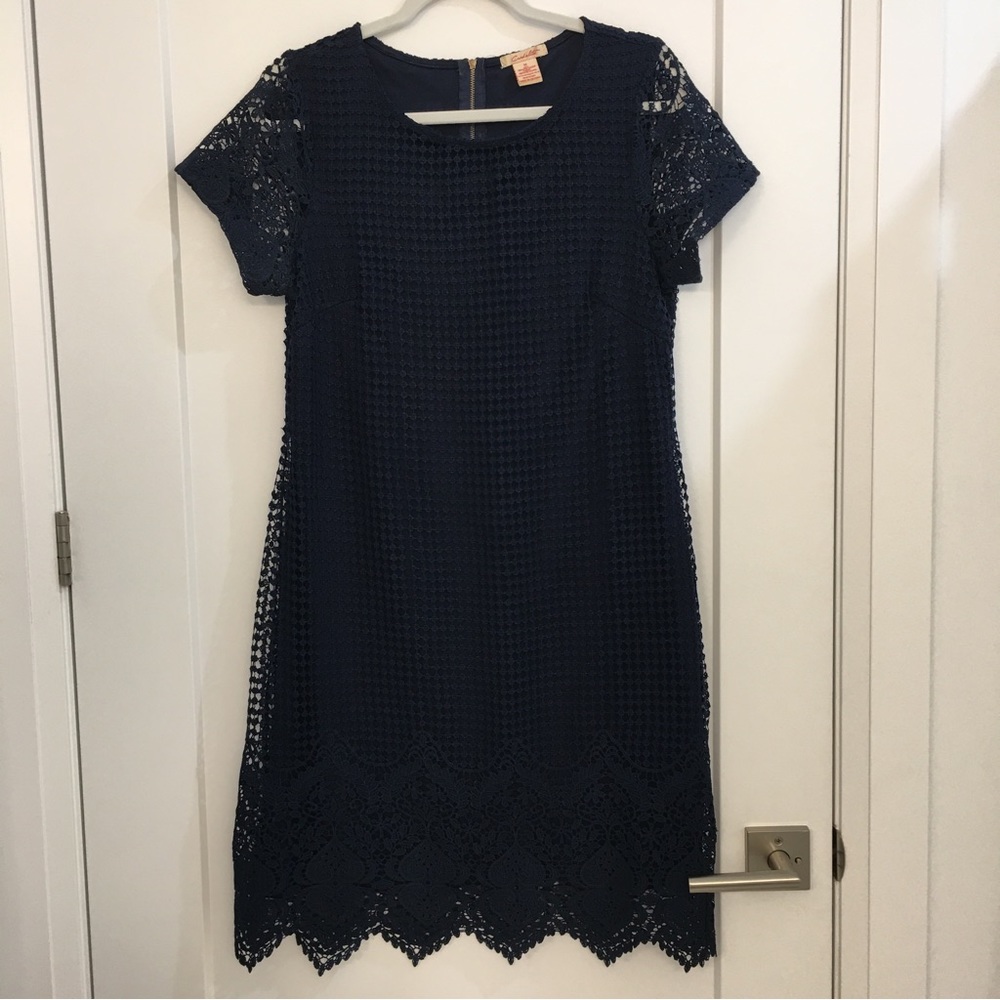 Navy short-sleeve dress.
